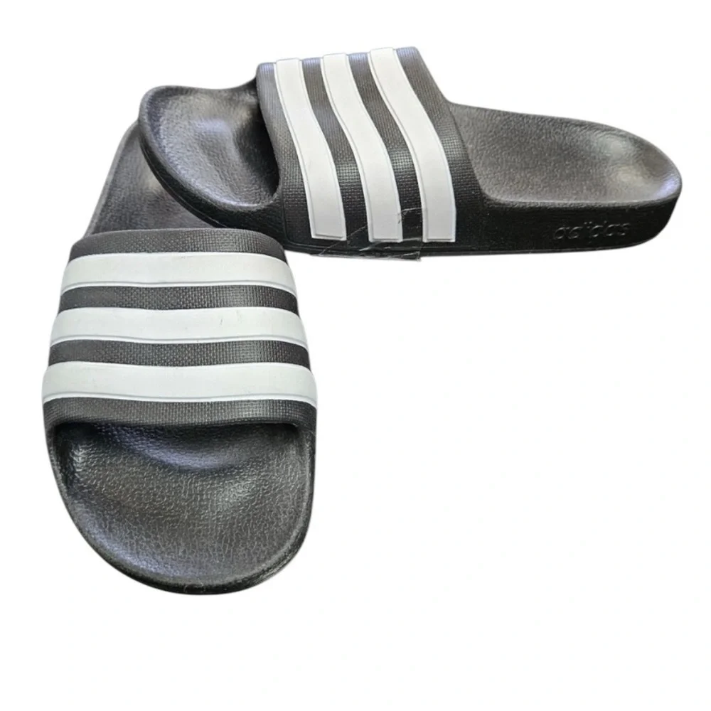 Sz 6 adidas slides black